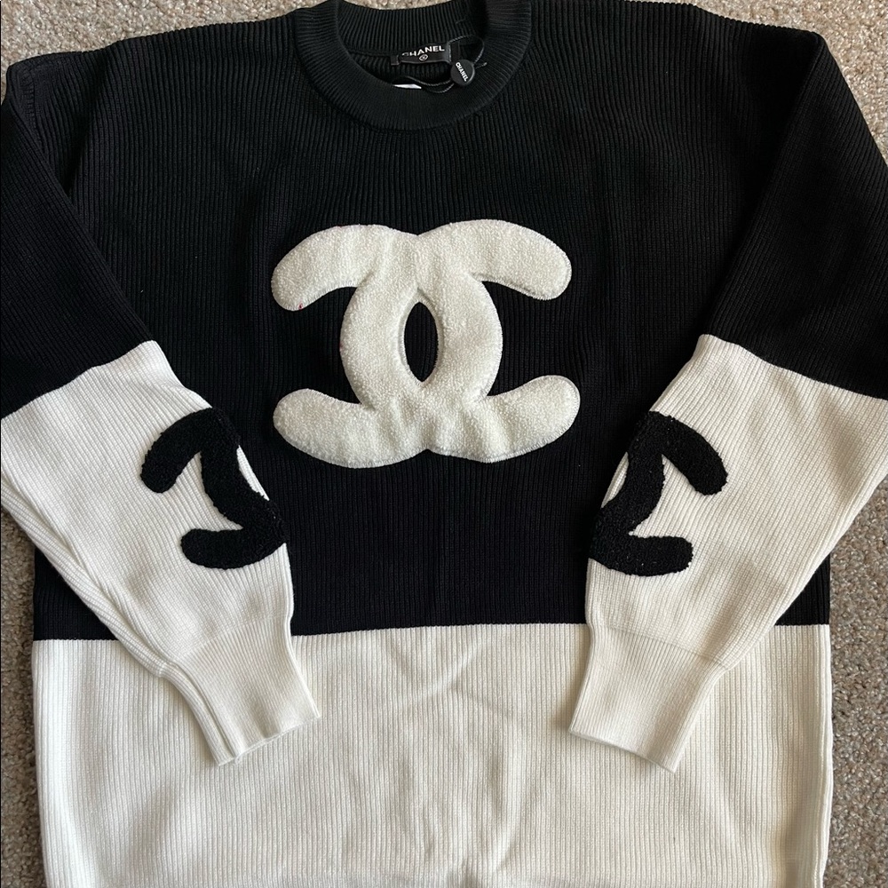 Chanel sweatshirt